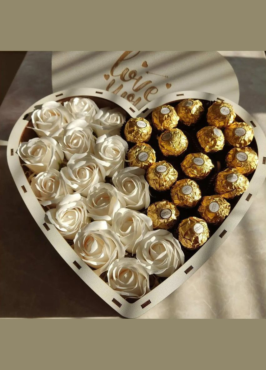 Подарунковий бокс із солодощів і троянд для дівчини на день народження 8 березня день закоханих (ar20) No Brand (315888827)