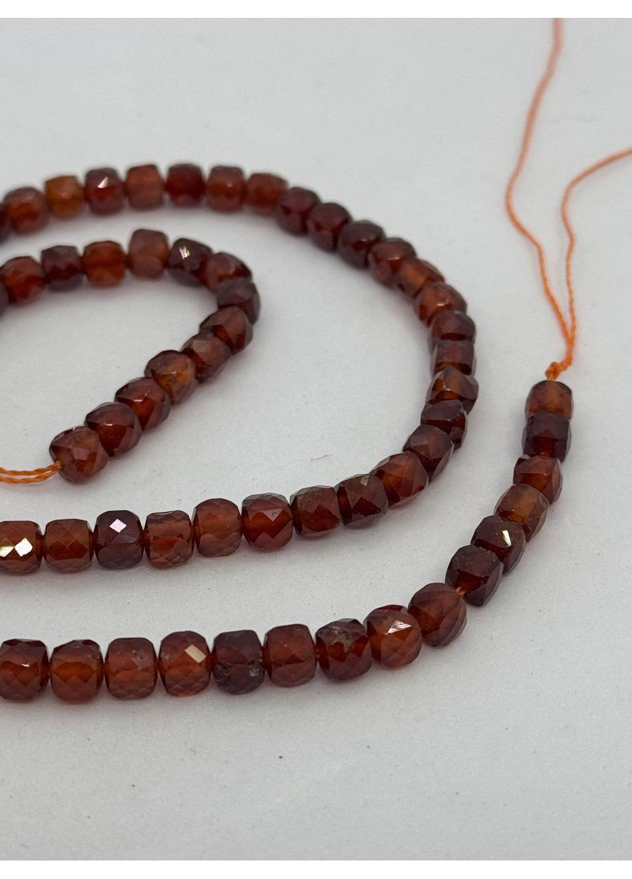 Гранат на нити без застежки 5*5 мм 40 см Красный No Brand (363830005)