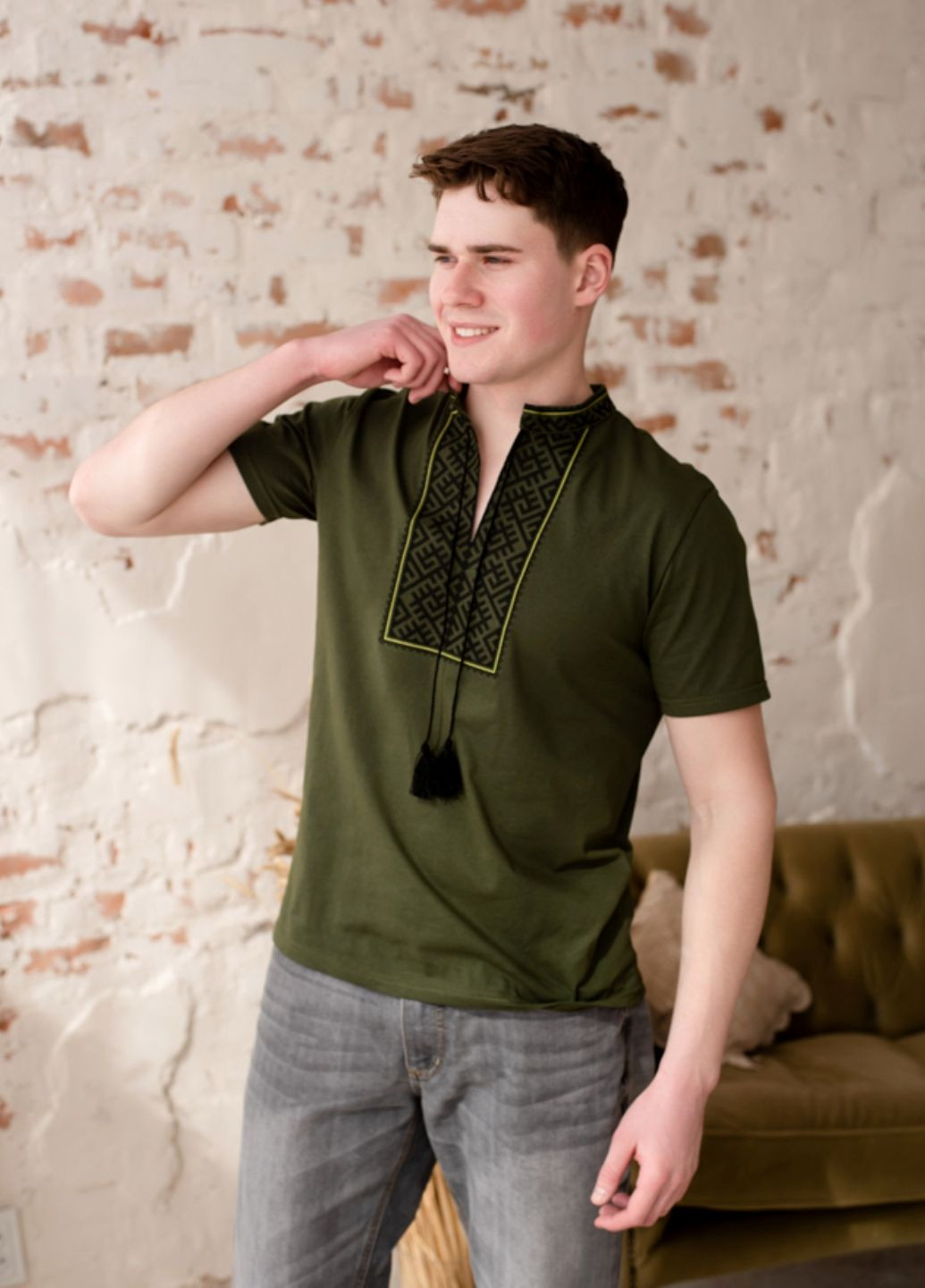 Оливкова футболка Vyshyvanka візерунок українська символіка пряма (330828844)