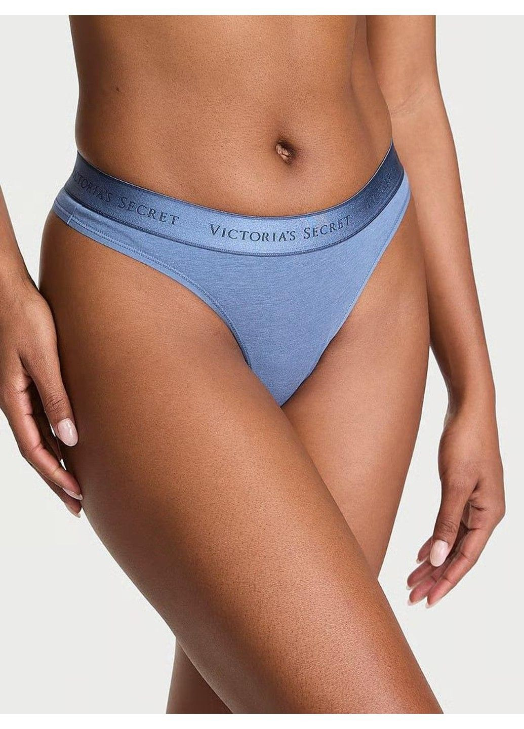 Трусики-стрінги жіночі бавовняні з логотипом Logo Cotton Thong Panty сині Victoria's Secret (341252169)