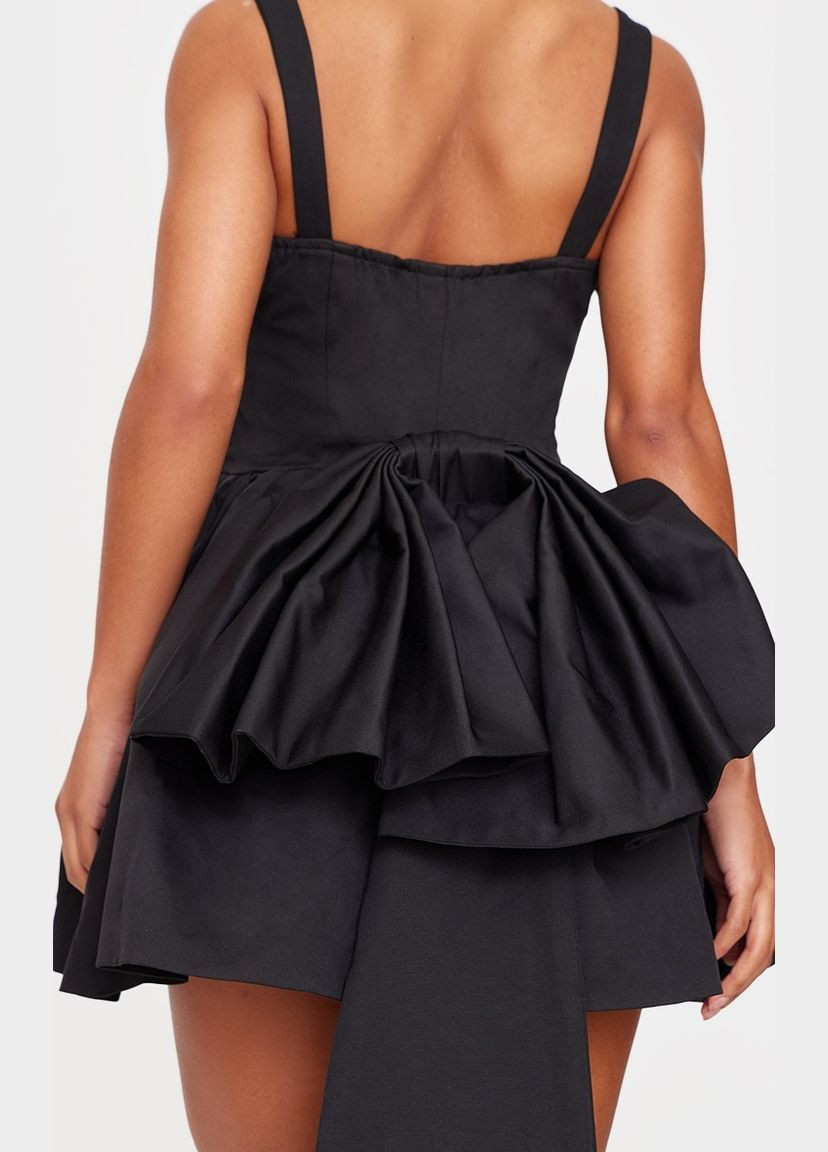 Черное платье PrettyLittleThing