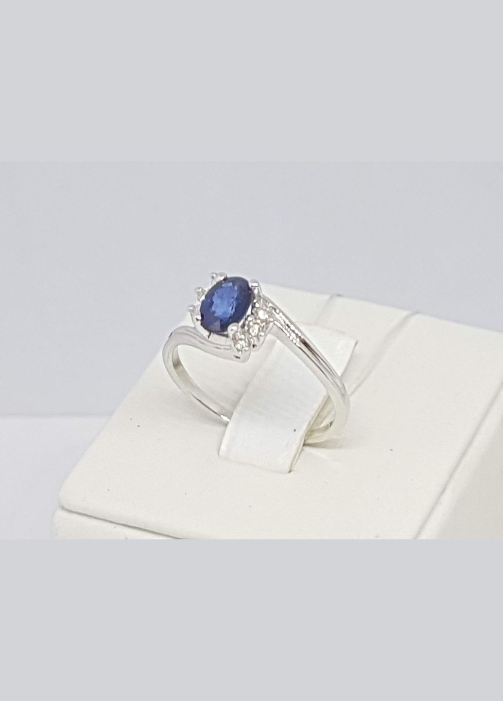 Золотое кольцо с бриллиантами и сапфиром. Артикул 55062626BS332 No Brand (333337540)