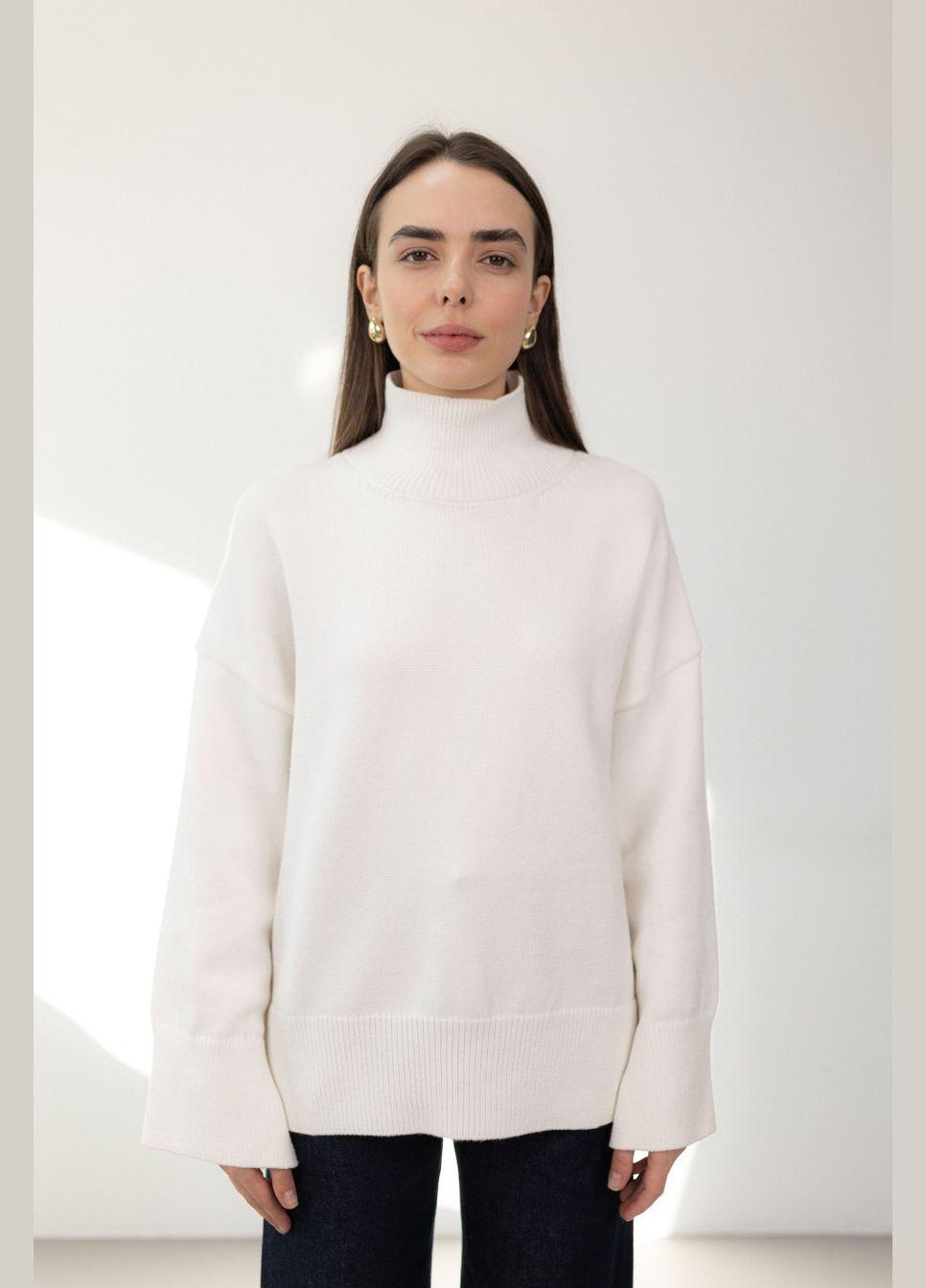 Молочний демісезонний светр в'язаний з високою горловиною s004 джемпер Twice