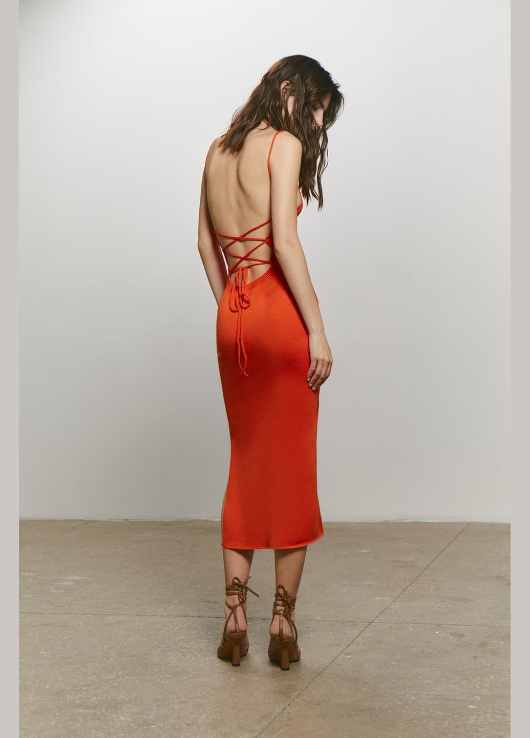 Оранжевое платье с открытой спиной оранжевый 2027 Papaya