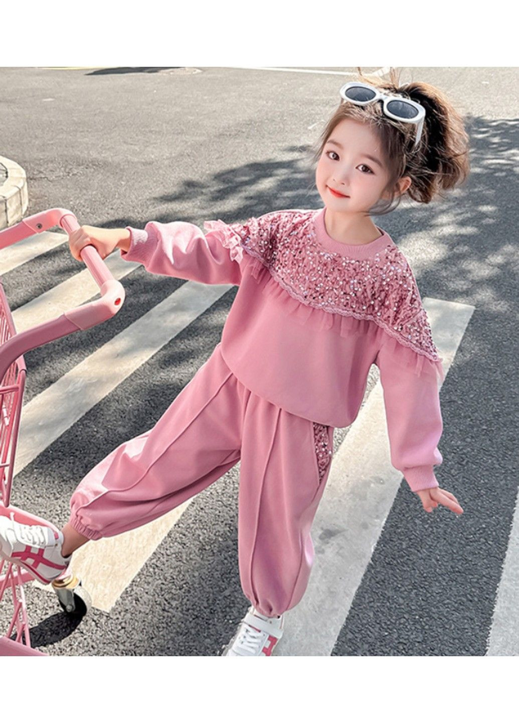 Детский костюм с пайетками No Brand (343414985)