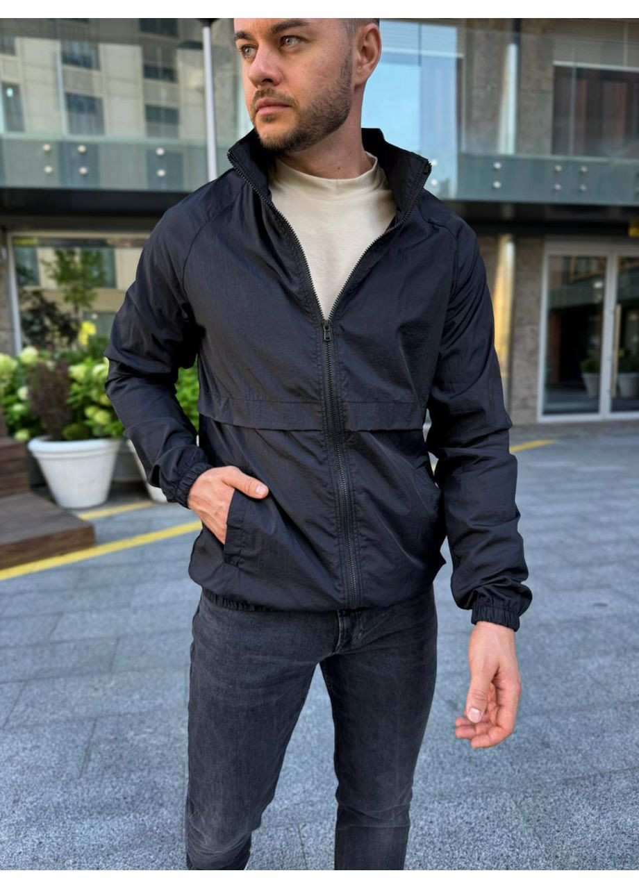 Черная демисезонная ветровка Vakko