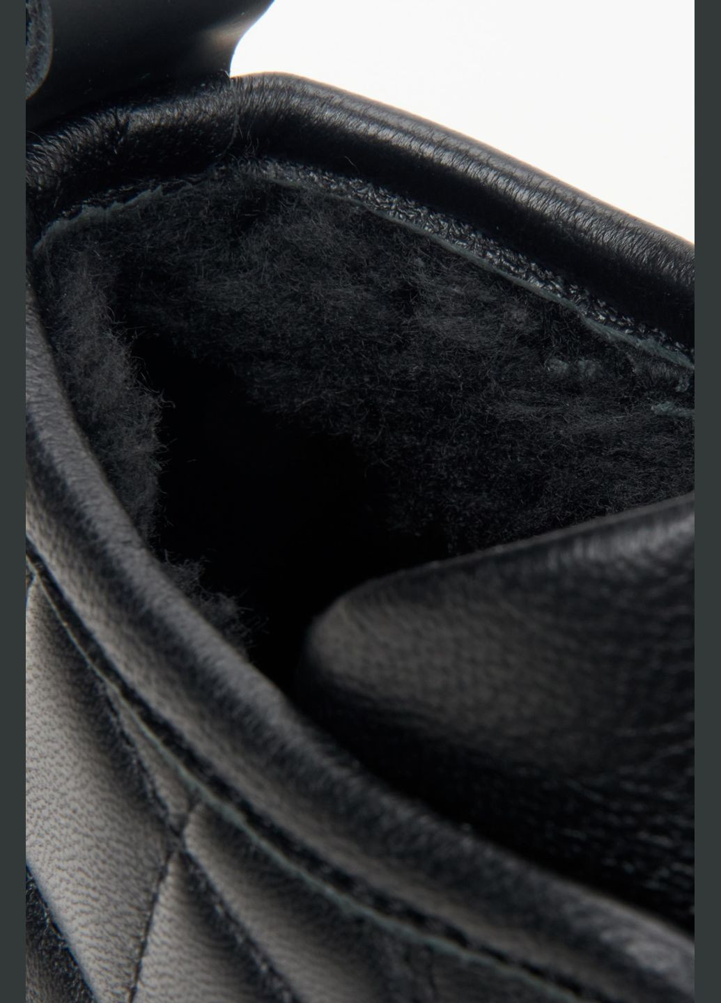 Черные зимние ботинки, цвет черный Estro