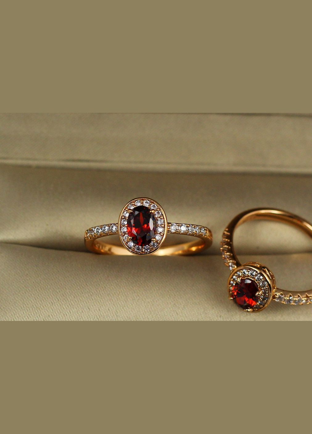 Кільце червоний овальний фіаніт у колі білих каменів р золотисте Xuping Jewelry (317309690)