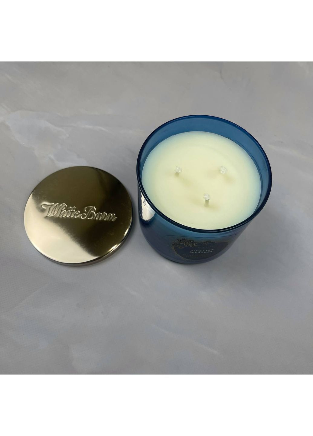 Ароматична свічка White Sweater Weather у скляній банці з кришкою 3 гніти 400 г зимовий деревно-свіжий аромат Bath & Body Works White Barn Sweater Weather (369141462)