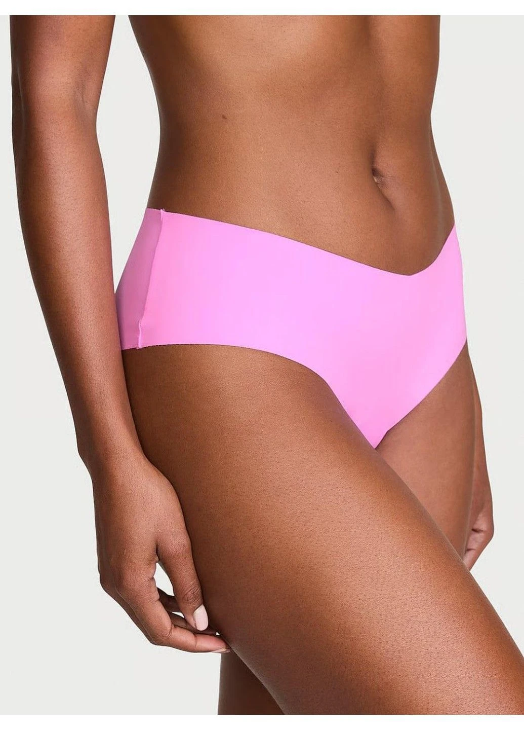 Трусики-чики жіночі безшовні Heart Cut-Out Cheeky Panty бузкові Victoria's Secret (385596067)