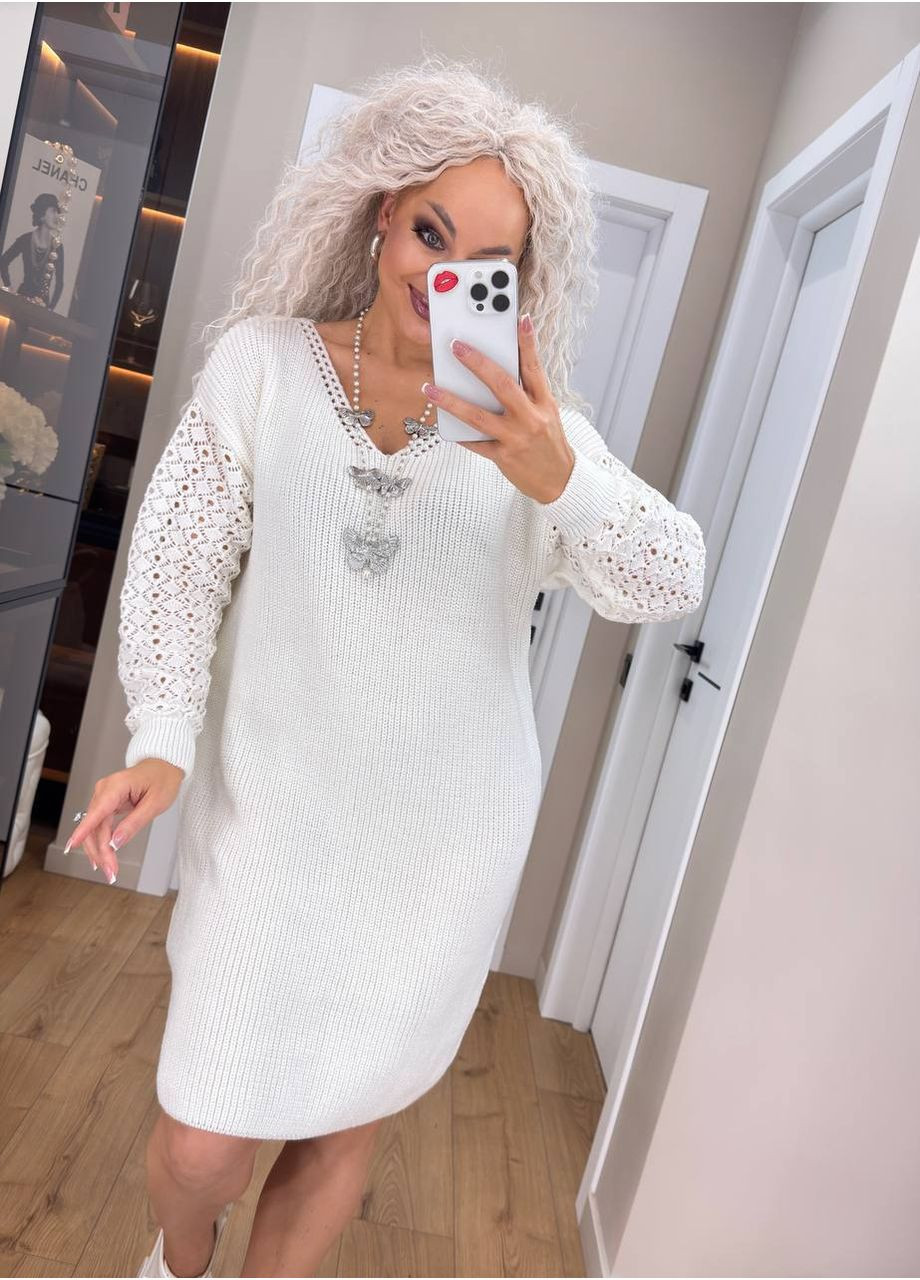 Молочна жіноча в'язана сукня з ажурними рукавами 00398 No Brand