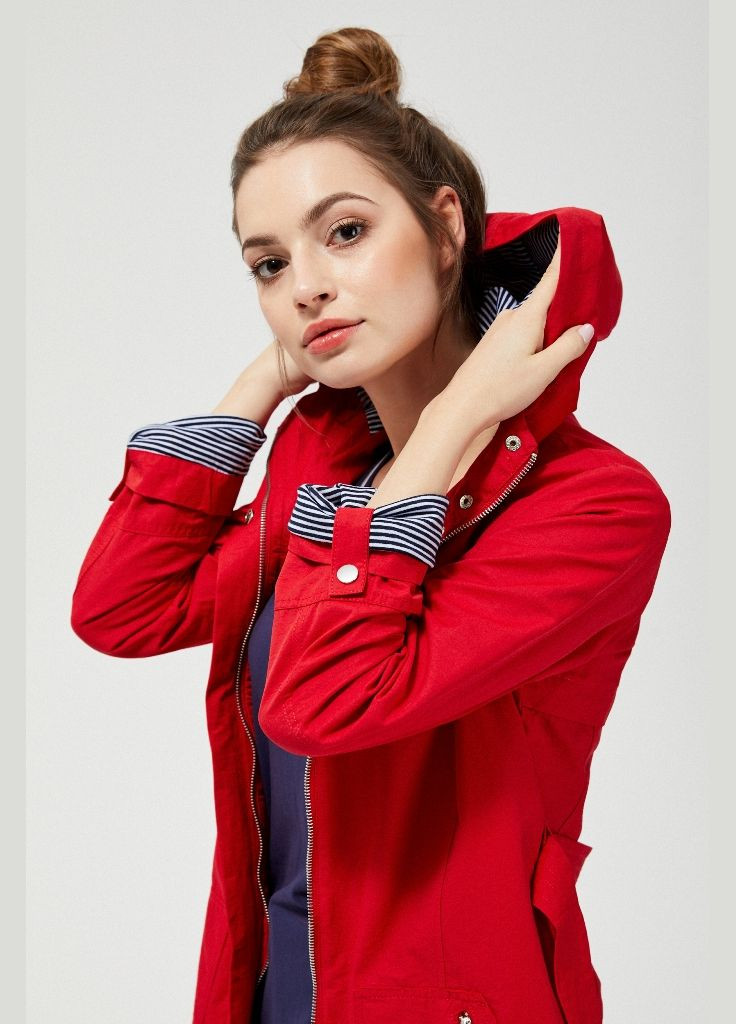 Красная куртка Moodo