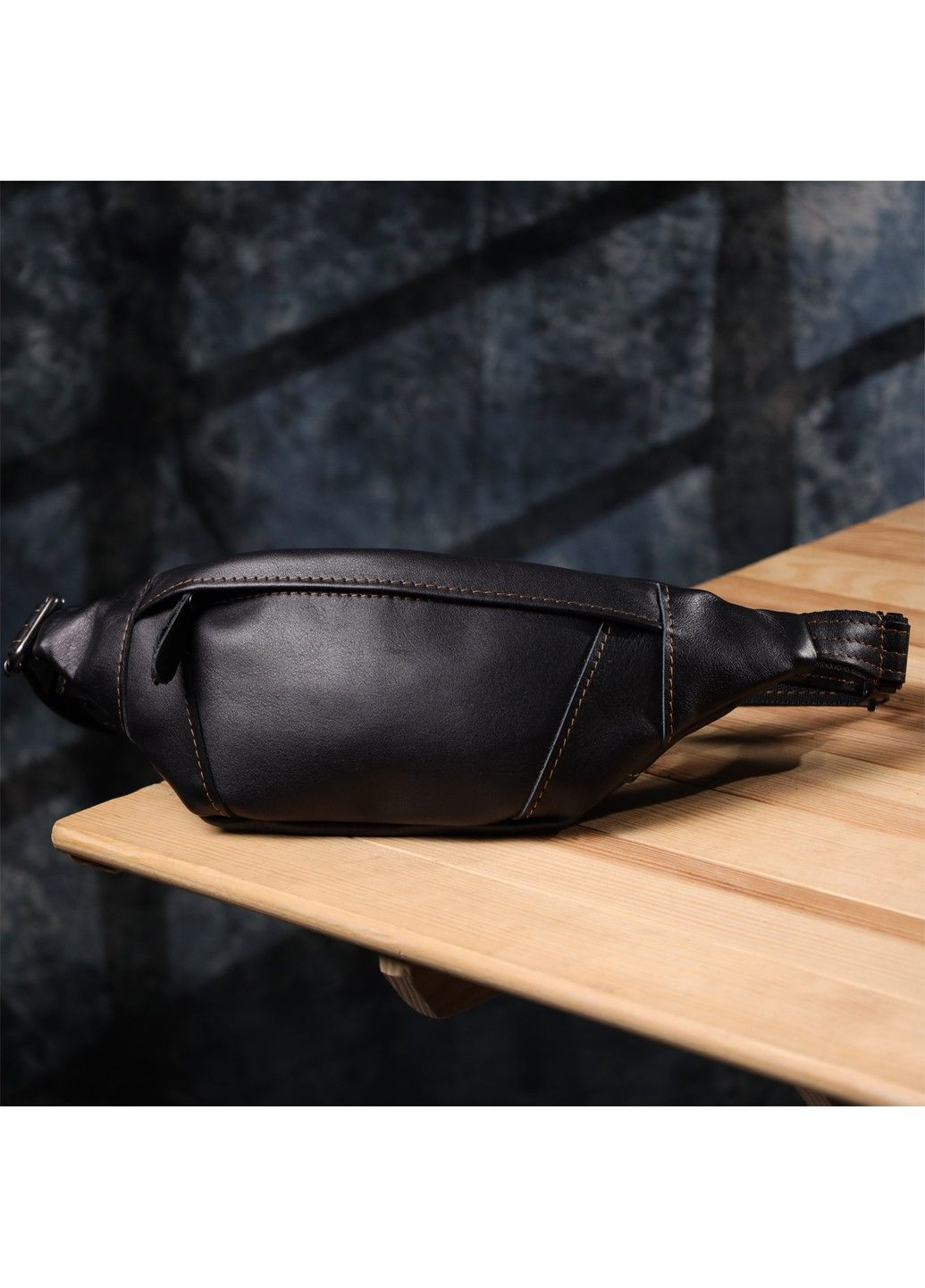 Мужская сумка-бананка из натуральной гладкой кожи 23125 Черный Shvigel (335007590)