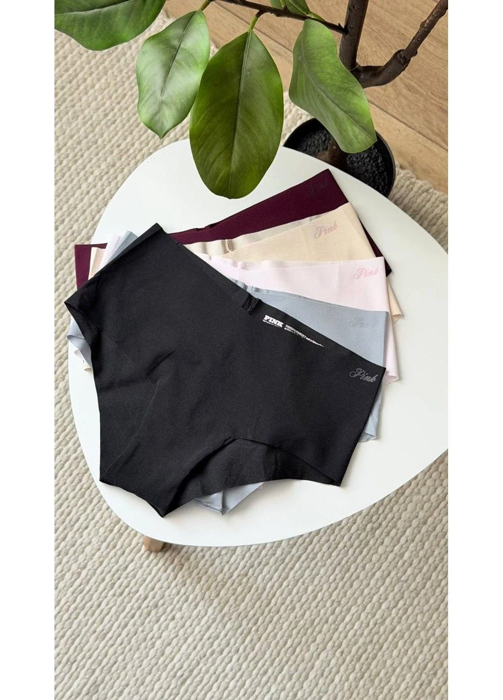 Трусики-чики жіночі безшовні PINK No-Show Cheeky Panty бордові Victoria's Secret (385436719)