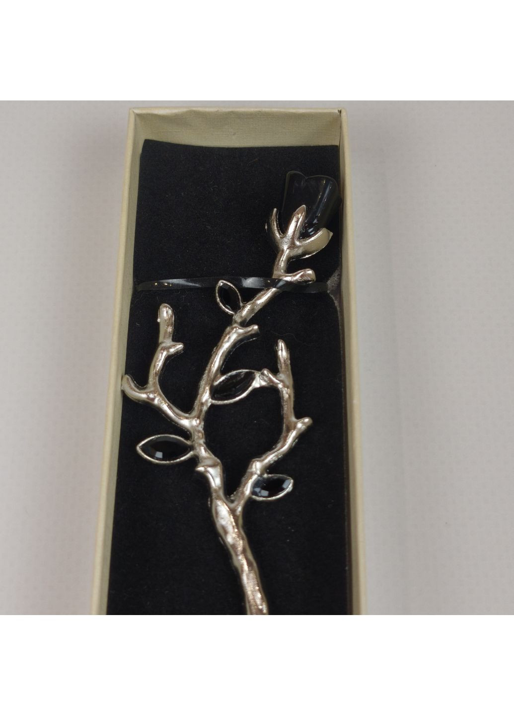 Паличка-шпилька металева китайська для волосся з чорною трояндою в подарунковій коробочці, срібляста No Brand (352474438)