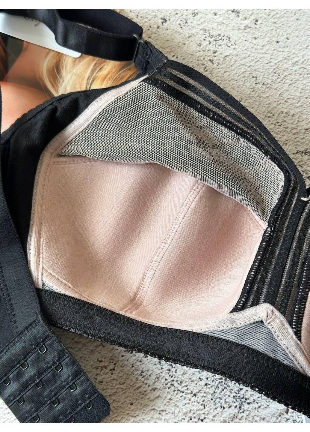 Чорний бюстгальтер на чашку е без кісточок і без поролону,, чорний з бежевим Lanny Mode