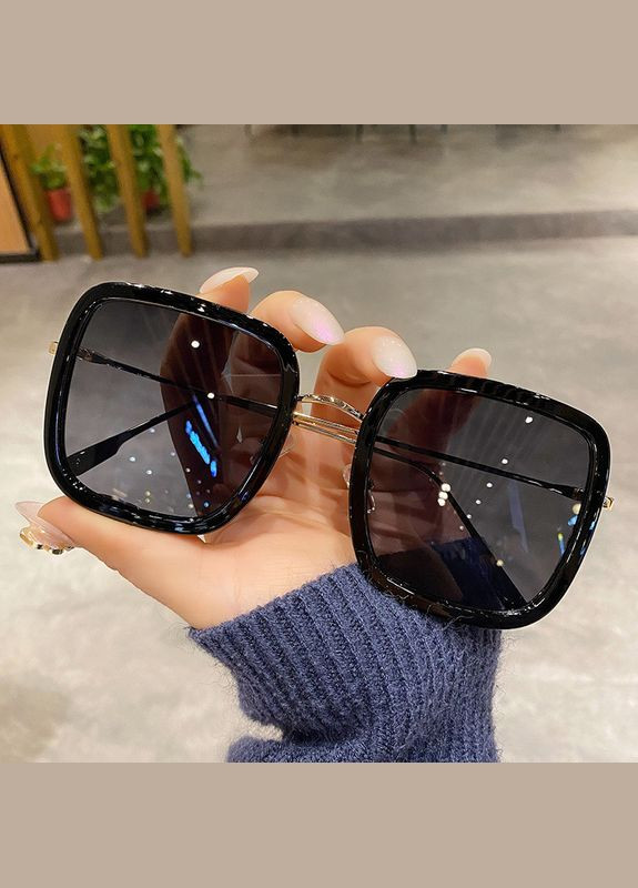 Стильные солнцезащитные очки (4-130) No Brand (313285982)