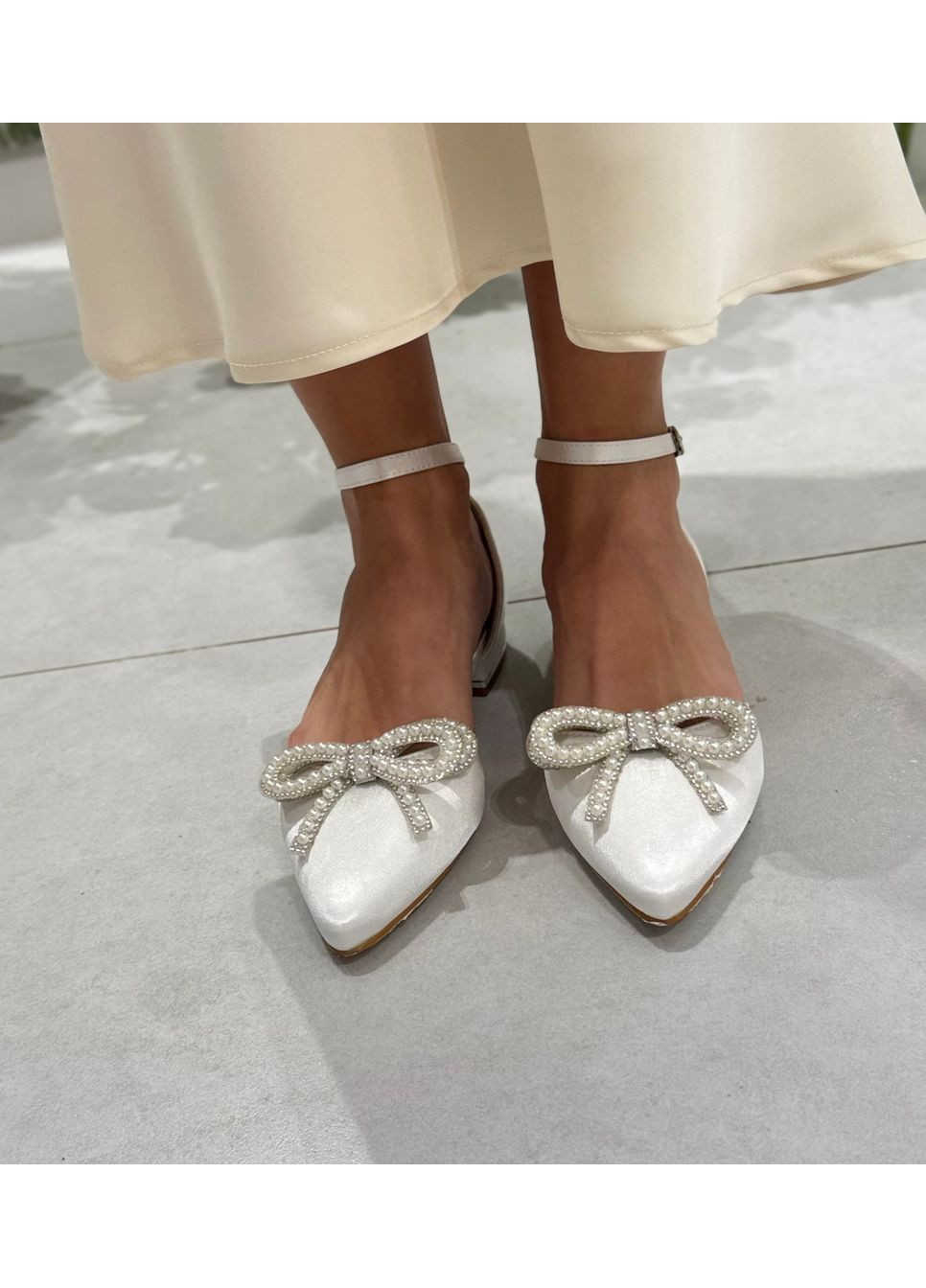 Жіночі жіночі балетки весільні атласні з брошкою перли бант (знімається) - б-0001-2 | білі однотонні брошка текстиль (356117121)