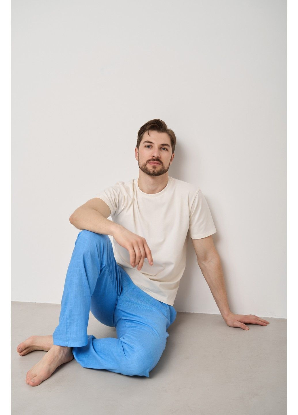 Піжама чоловіча футболка молочна + штани льон блакитні Handy Wear (280931913)