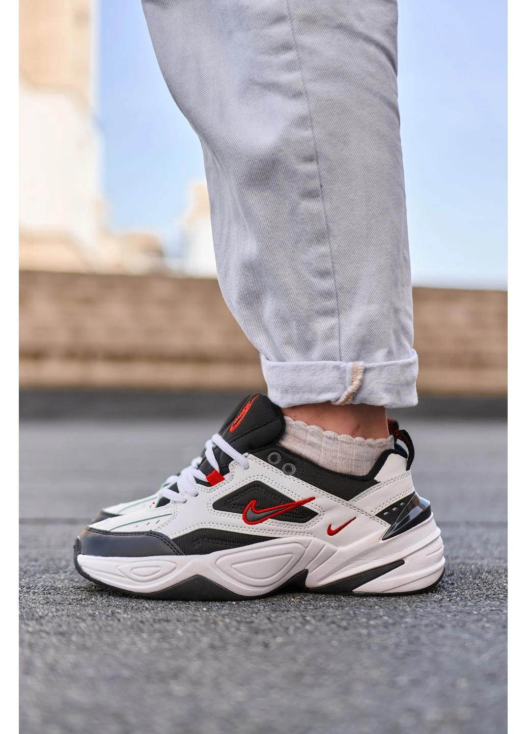 Білі кросівки чоловічі nike m2k tekno black white red logo найк м2к текно білі демісезон No Brand