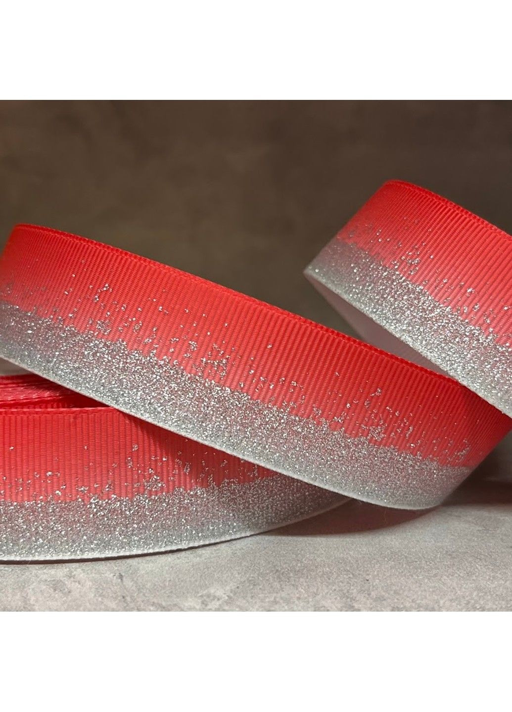 Репсовая лента 2,5 см, Глитерный кант, красный цвет, метр No Brand (315764927)