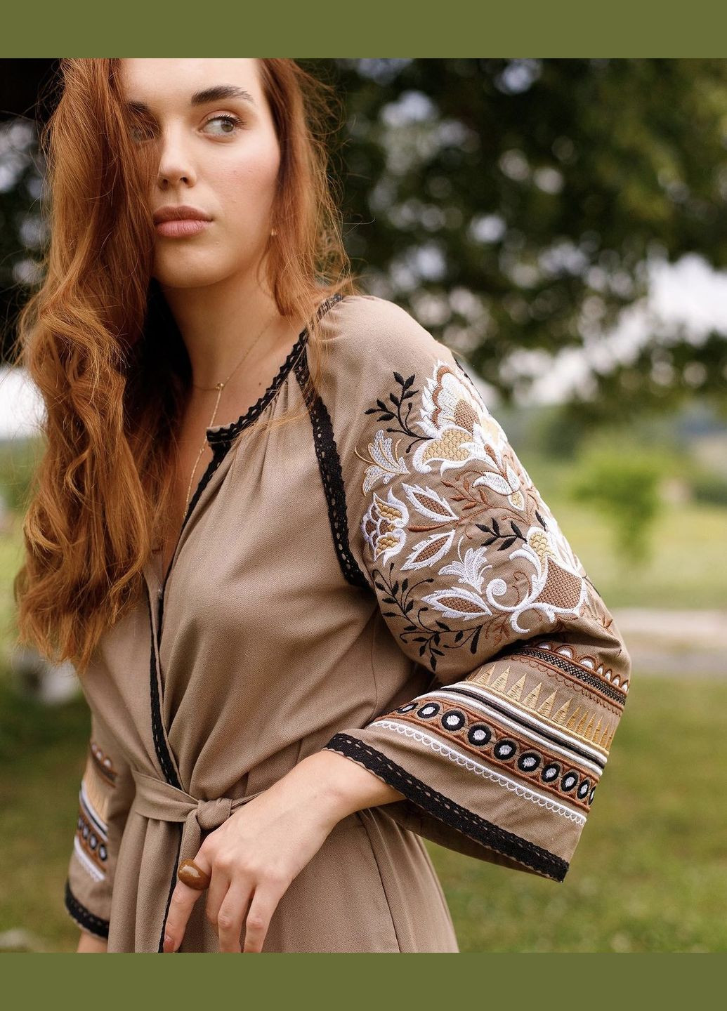 Коричневый зимний женское вышитое платье иеремия коричневое Galychanka 4606