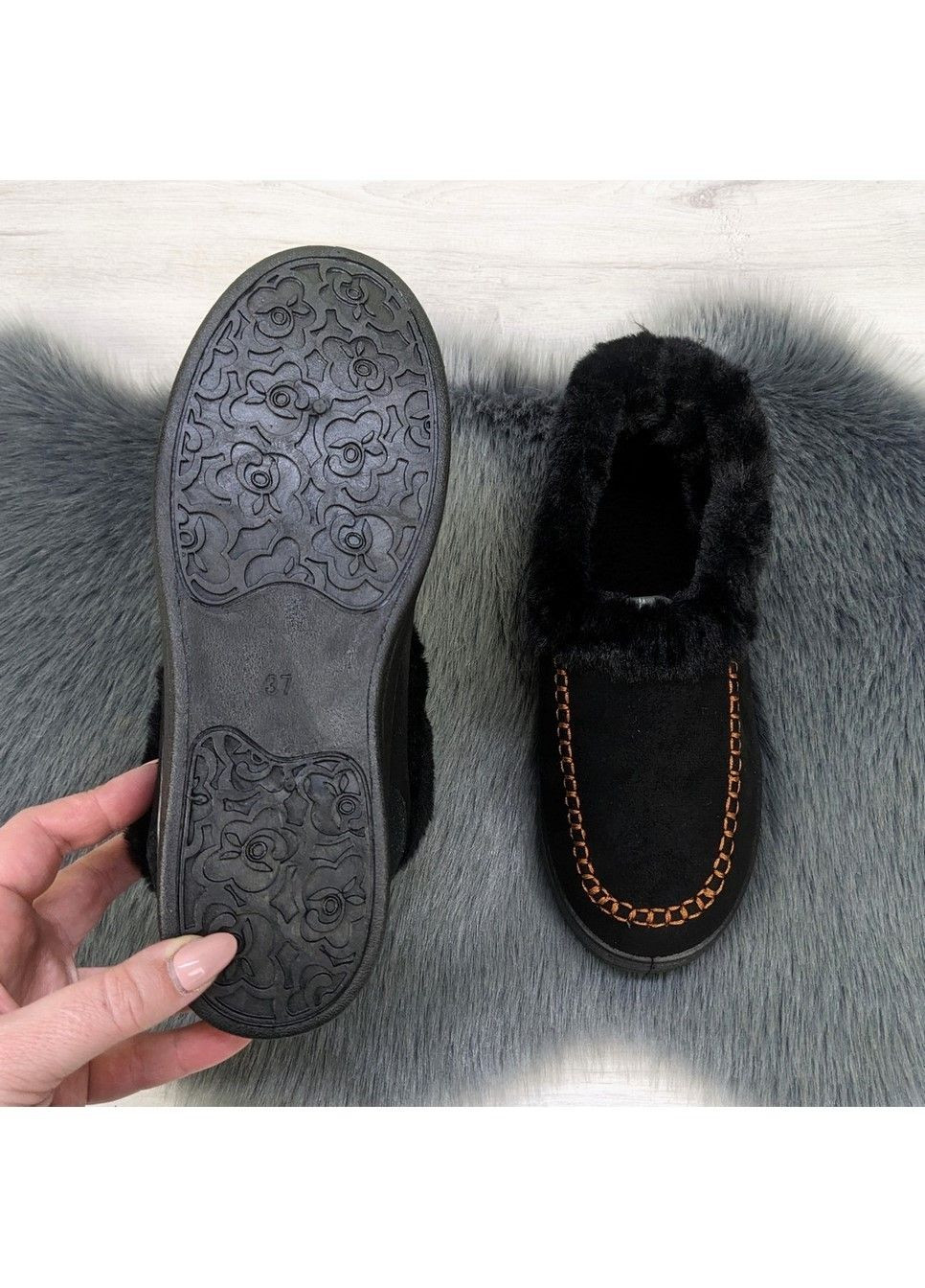 Черные тапочки чуни женские велюровые на меху Fashion
