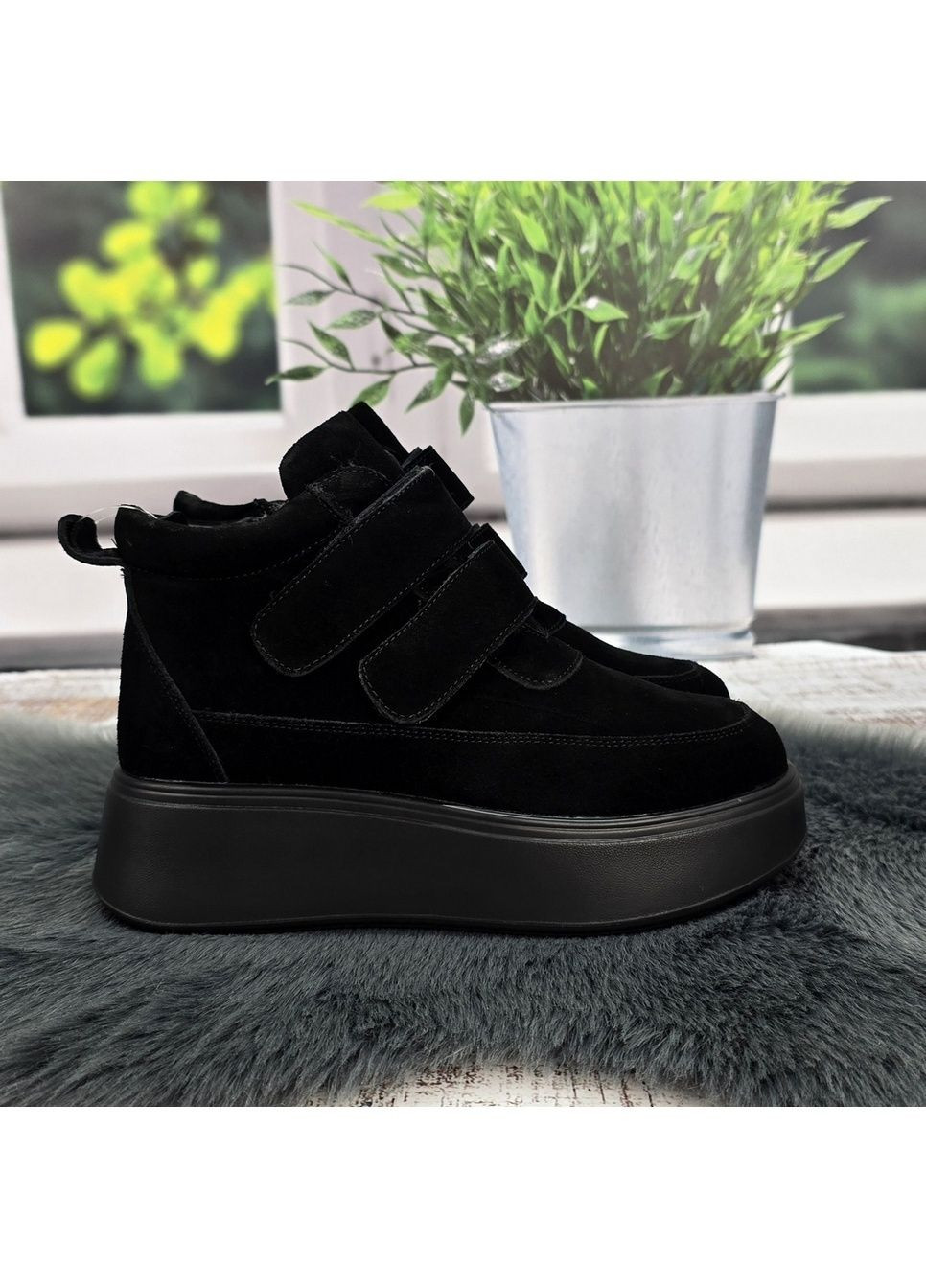 Зимние ботинки женские зимние черные замшевые на липучках Hengji из натуральной замши