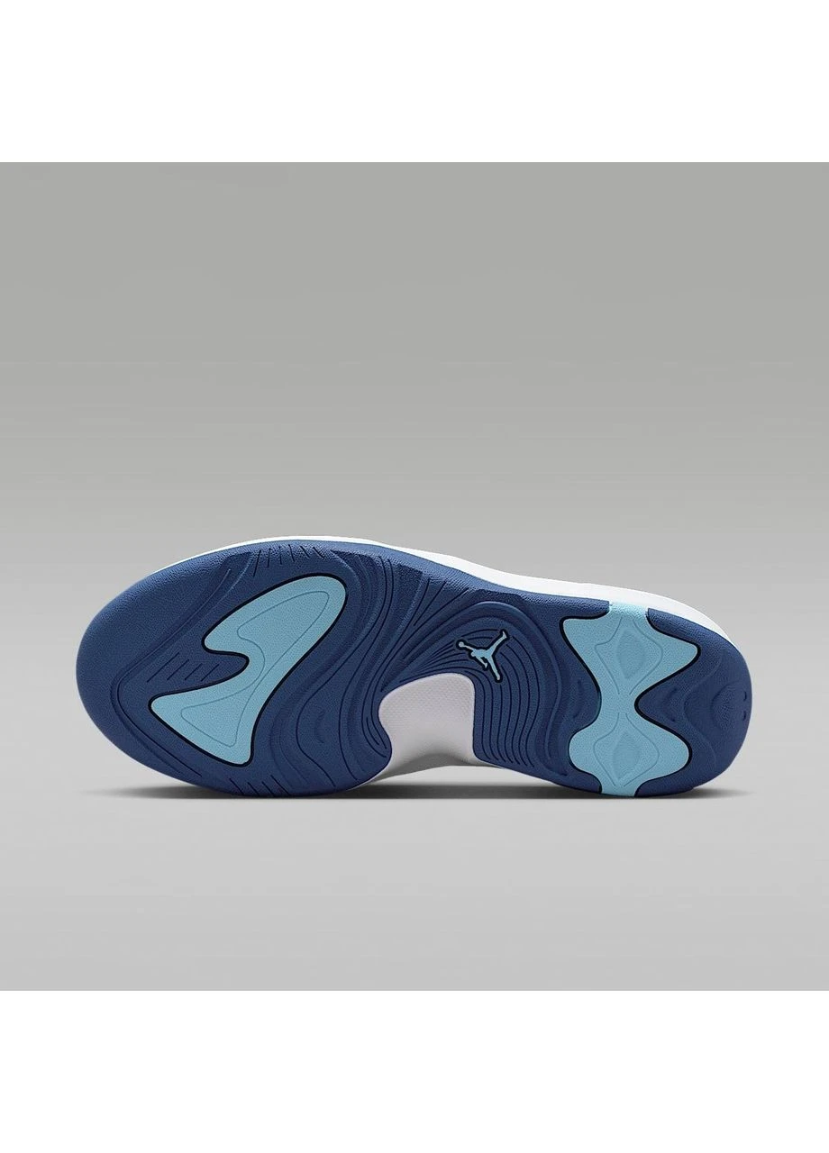 Цветные демисезонные кроссовки max aura 7 white/blue hq2091-101 Air Jordan