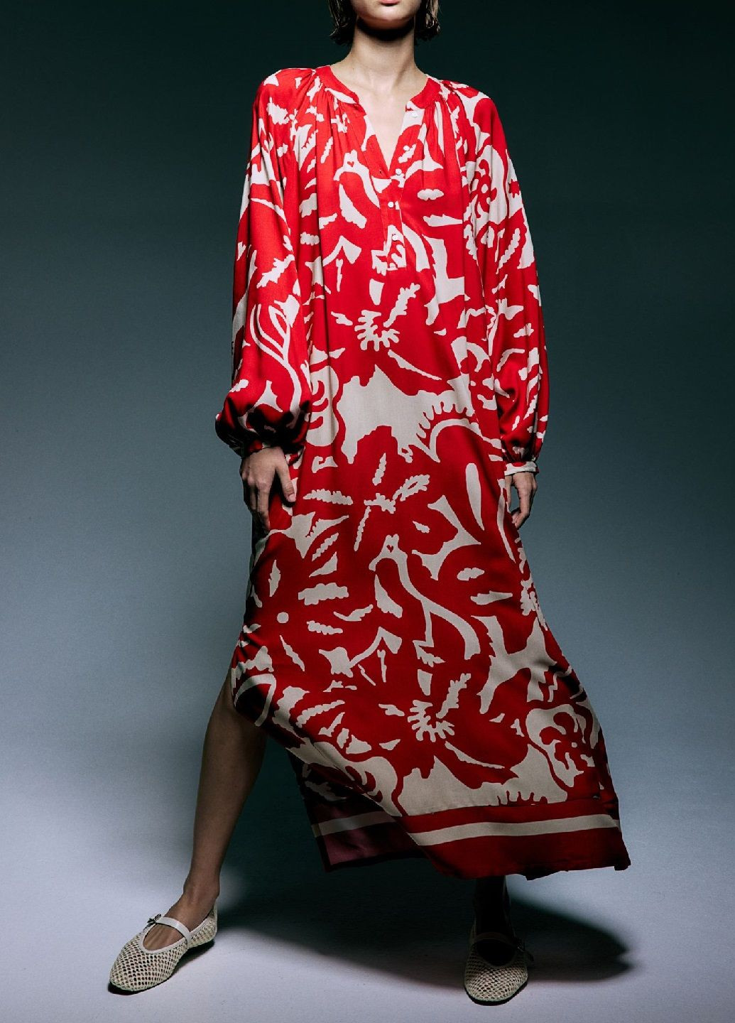 Червона святковий сукня H&M з абстрактним візерунком