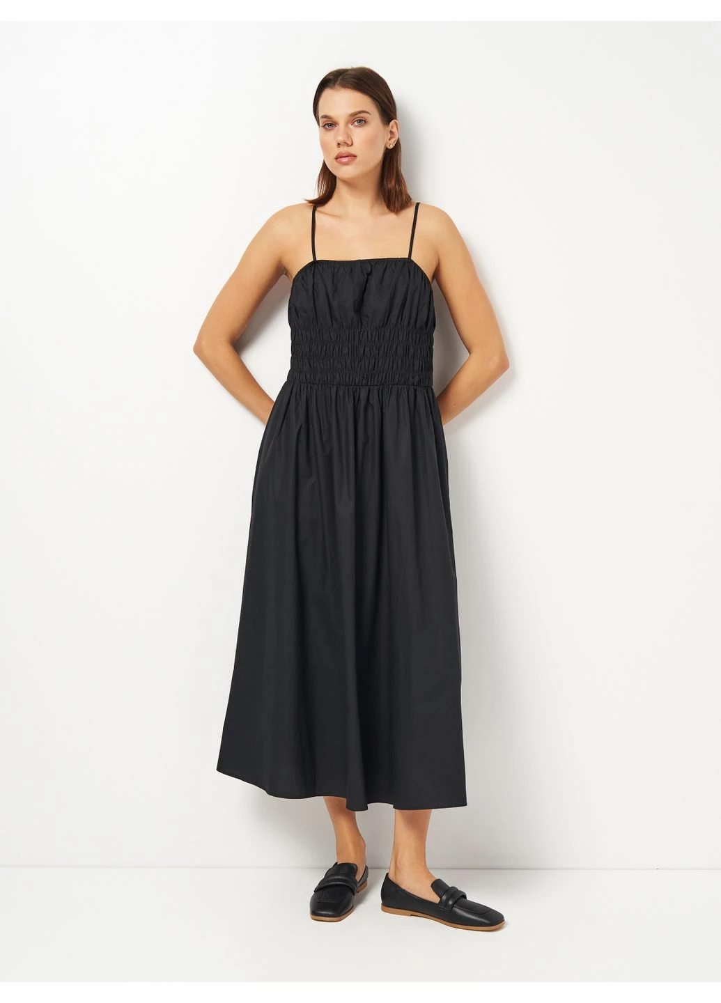 Черное кэжуал платье H&M однотонное