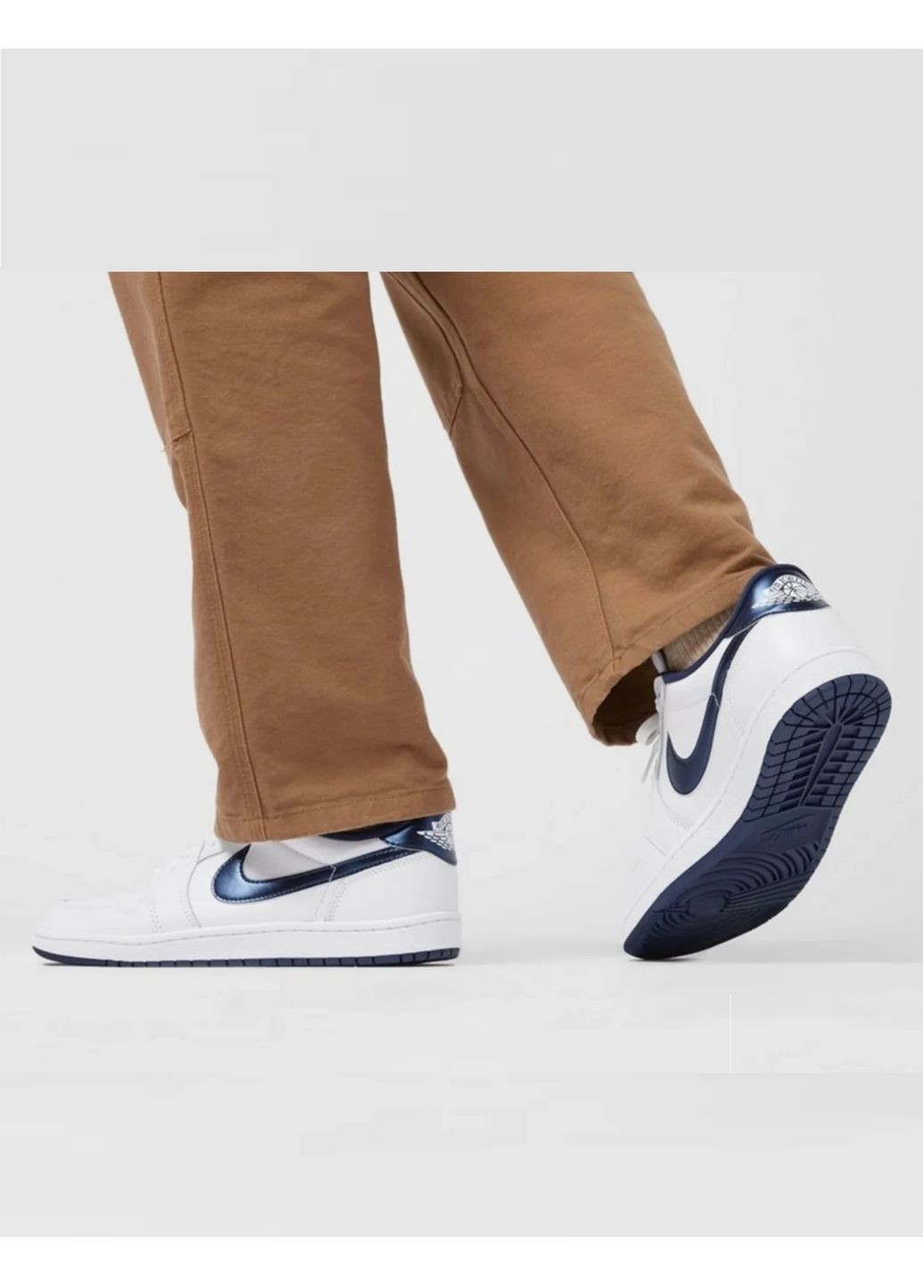 Белые демисезонные кроссовки Nike