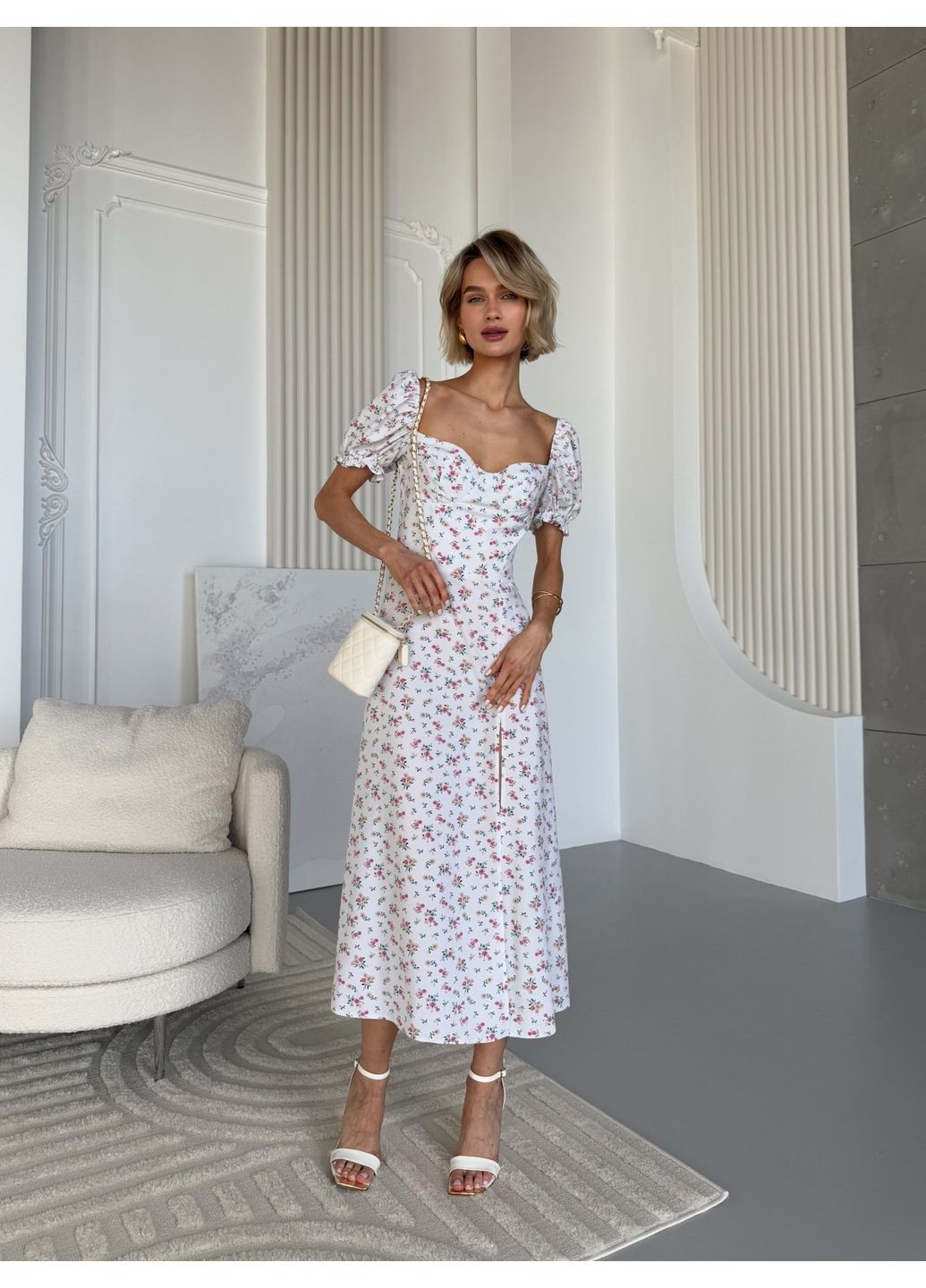 Молочное кэжуал платье Larionoff с цветочным принтом