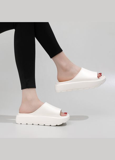 Светло-бежевые шлепанцы тапочки женские на танкетке eva. бежевые No Brand