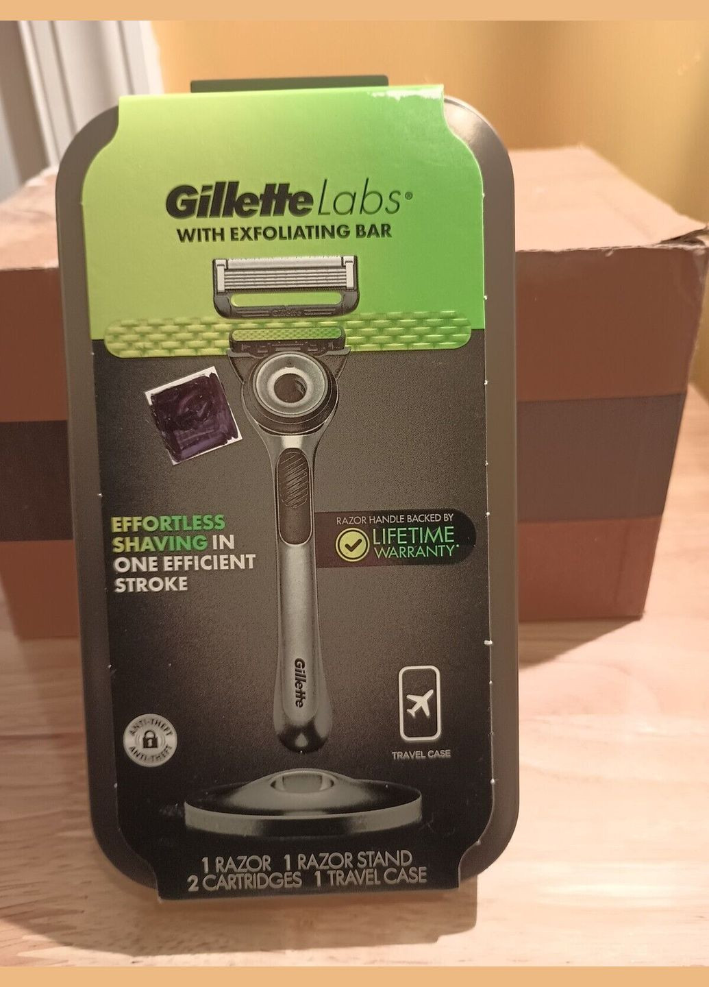 Бритва Labs с отшелушивающей полоской с подставкой и дорожным футляром 2 картриджа Gillette (278773546)