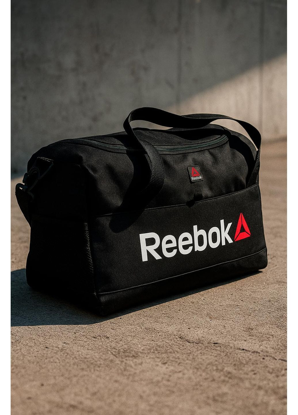 Сумка для спортивной формы и тренировок из прочной водоотталкивающей ткани вместительная удобная для спорта No Brand (369327961)