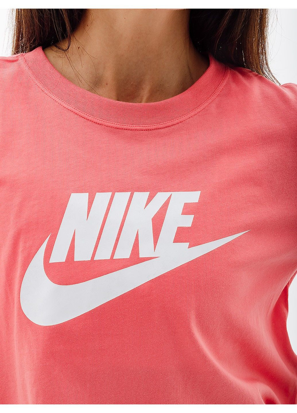 Розовая демисезон футболка w nsw tee essntl crp icn ftr Nike