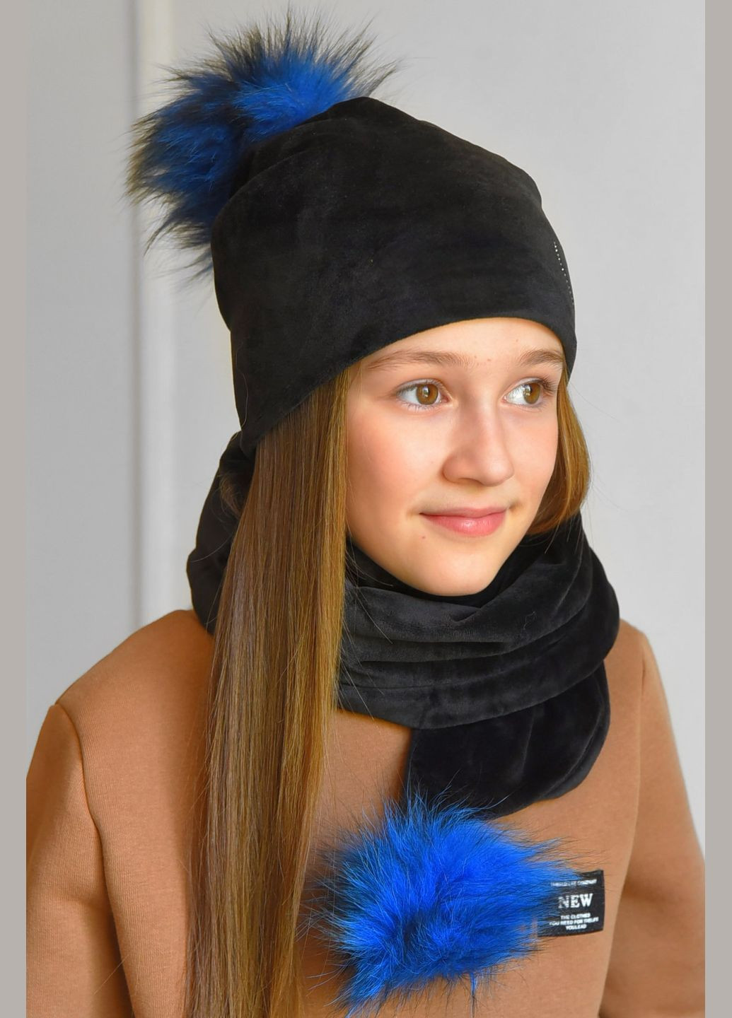 Набір шапка+шарф підлітковий для дівчинки велюровий чорного кольору Let's Shop (301764184)