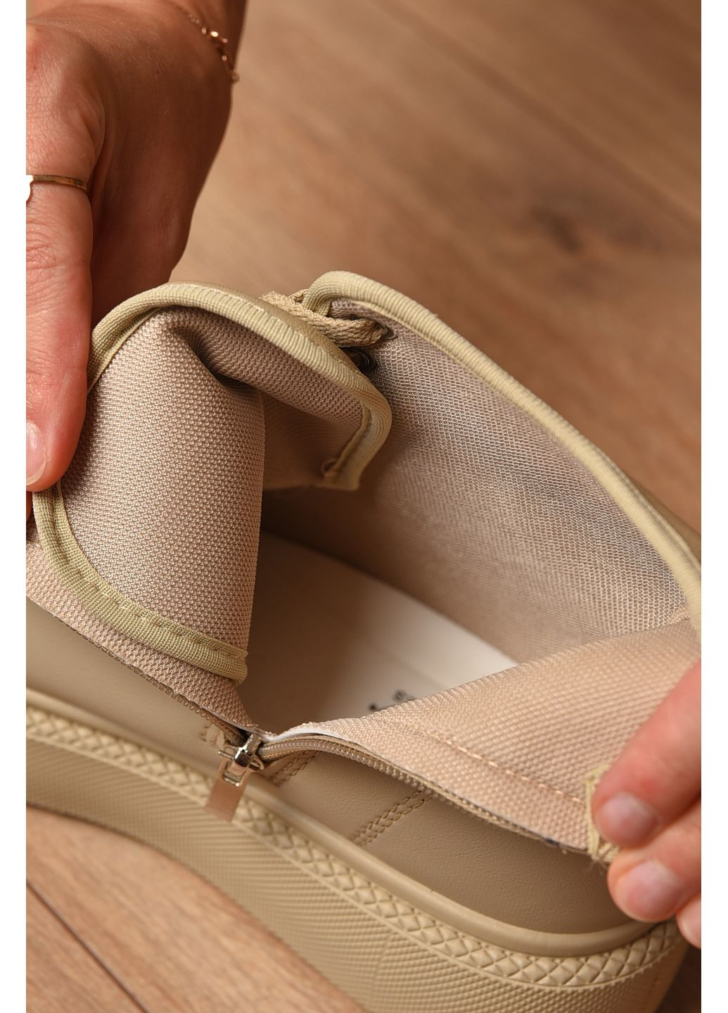 Черевики жіночі демісезонні бежевого кольору Let's Shop (354693604)