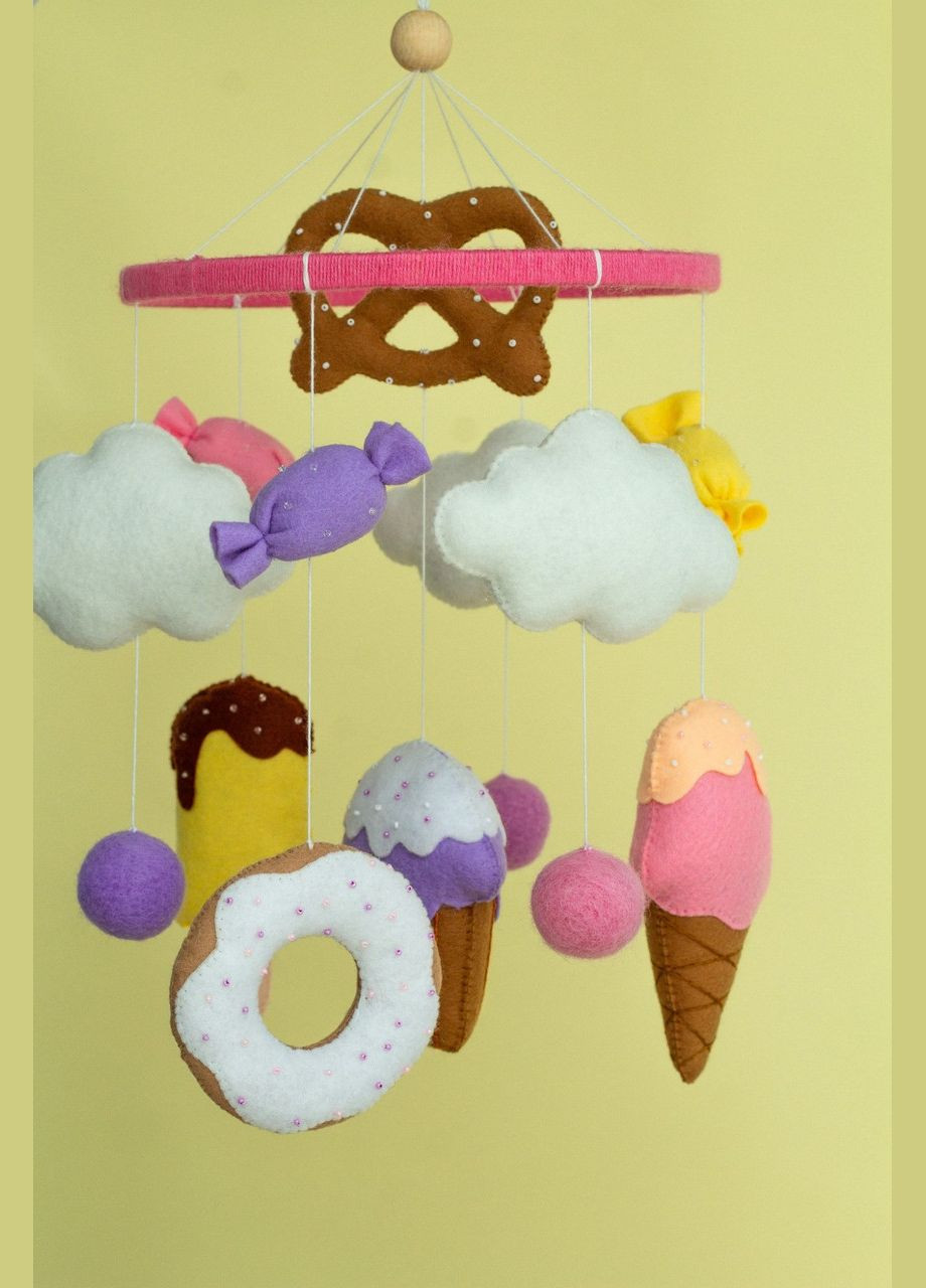 Дитячий музичний мобіль на ліжечко для немовлят WooolyWool «Солодощі» з 35 мелодіями No Brand (342758014)