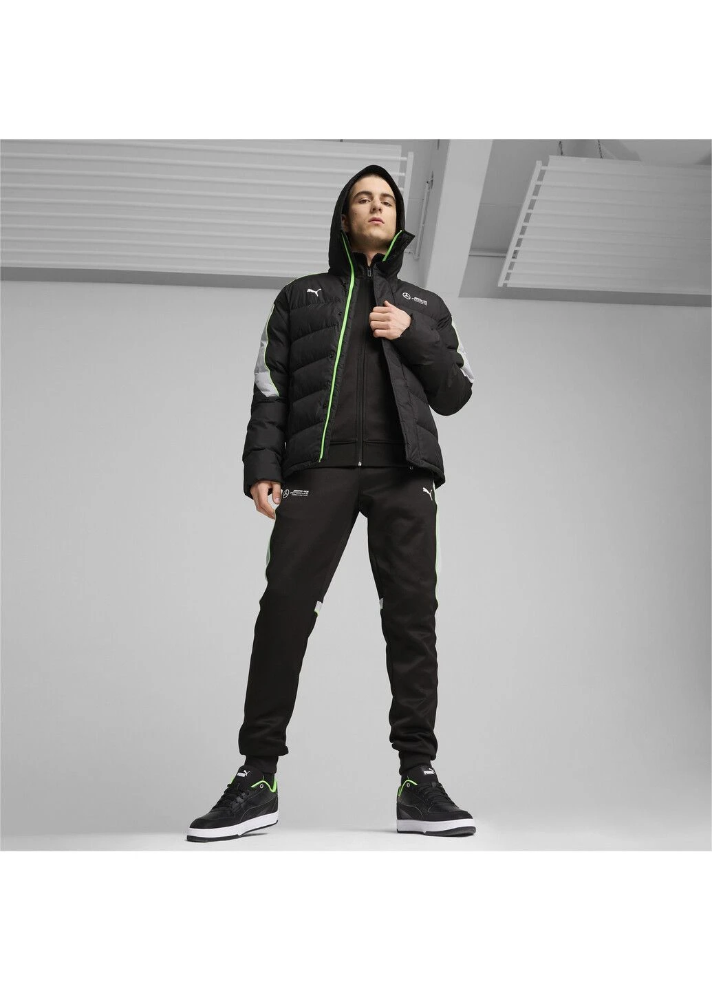 Чорна демісезонна вітровка Puma