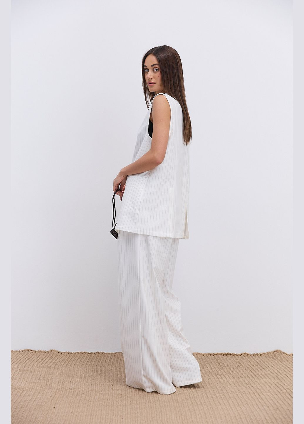 Женский костюм брючный с жилетом бежевый в черную полоску Arjen (335212996)