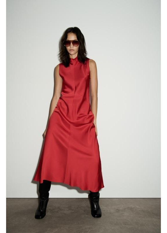 Чорна атласна сукня міді Zara