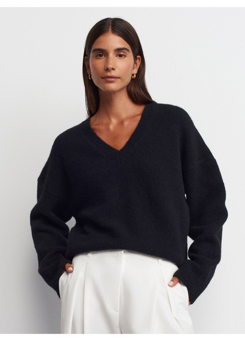 Чорний демісезонний светр v-подібний Dilvin