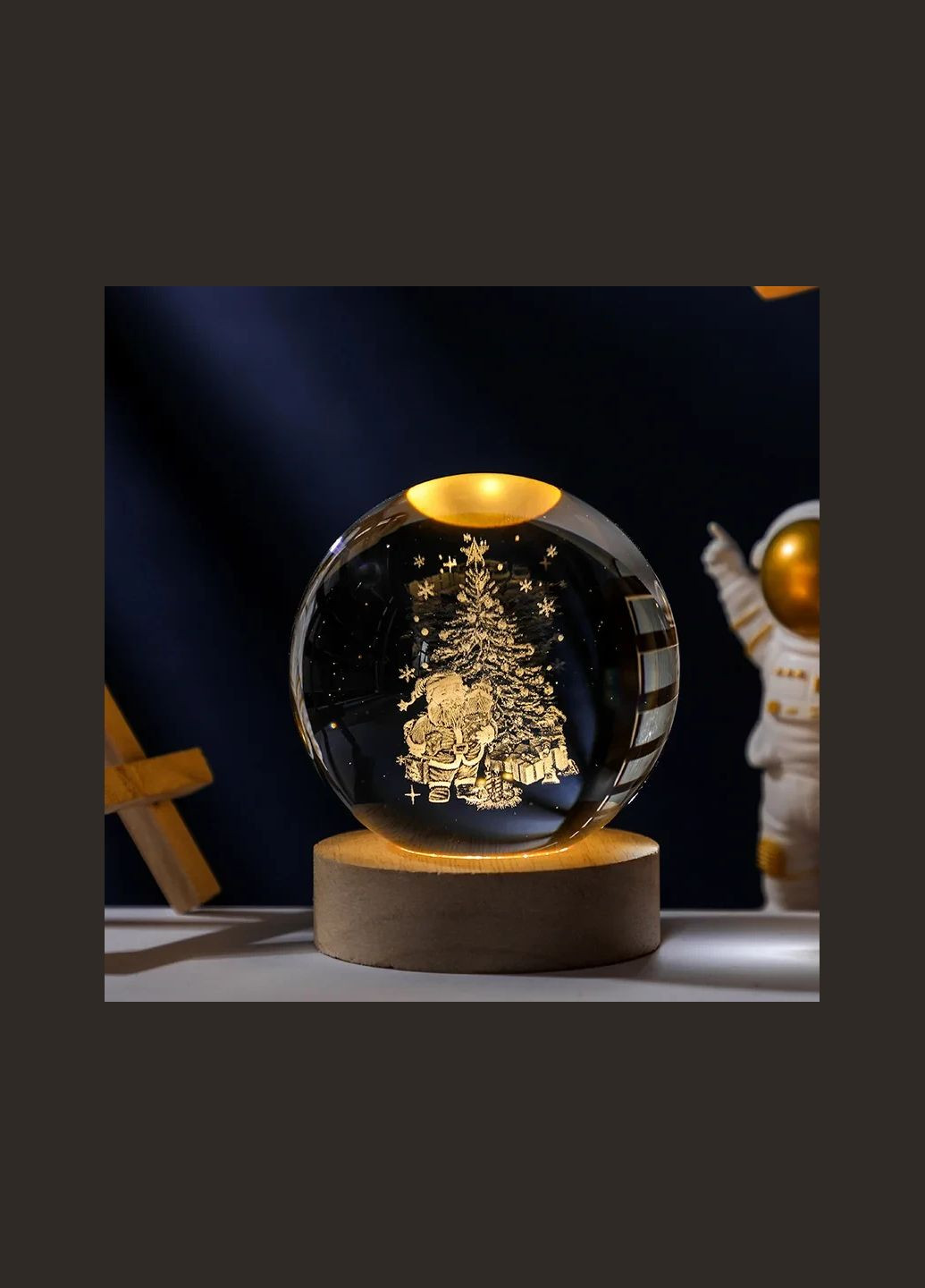 Кришталевий нічник 3D «Санта з ялинкою» на дерев’яній підставці з підсвіткою USB No Brand (346440118)