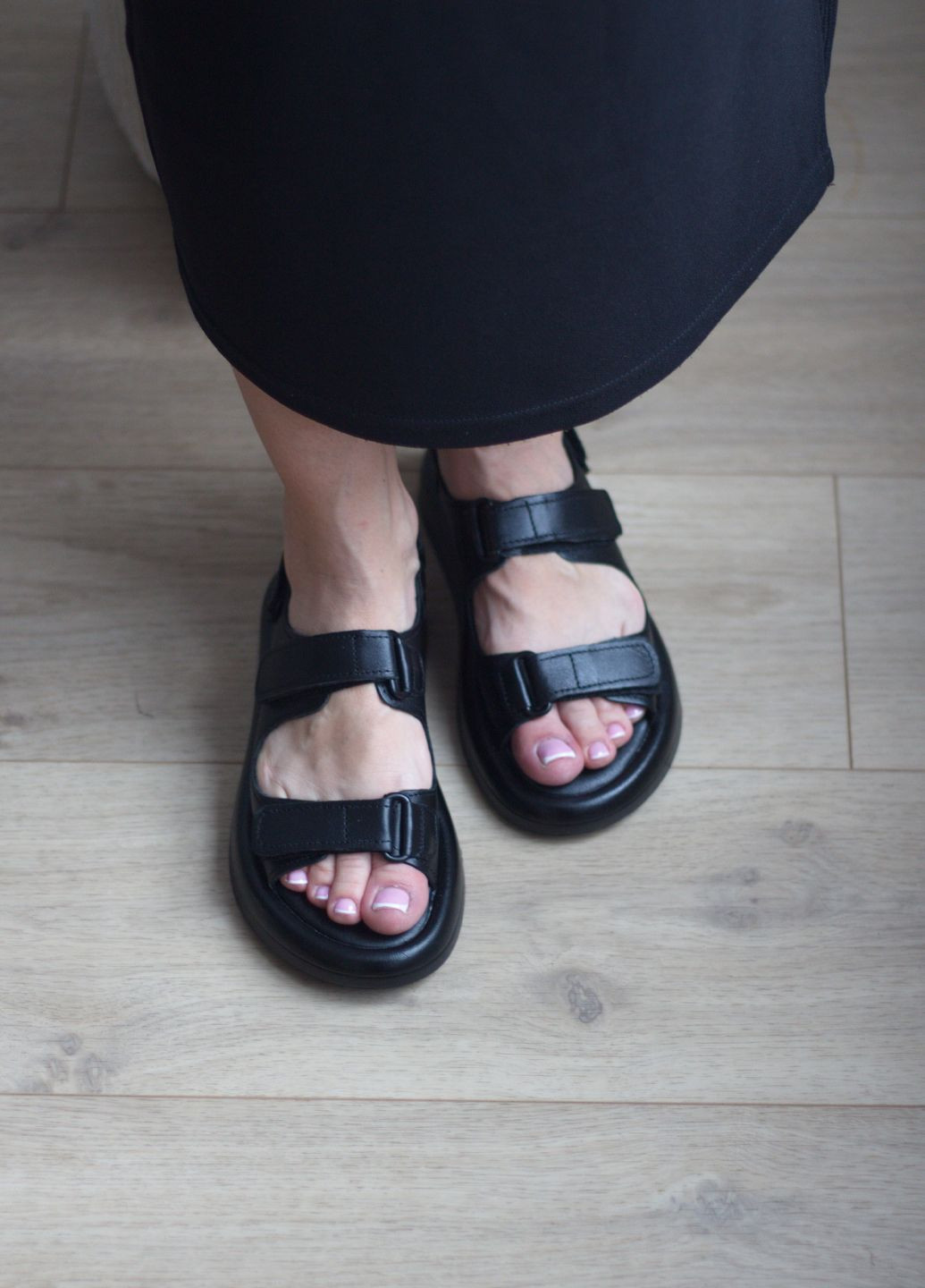 Черные босоножки женские из натуральной кожи на липучках для удобной фиксации ножки Zlett на липучке