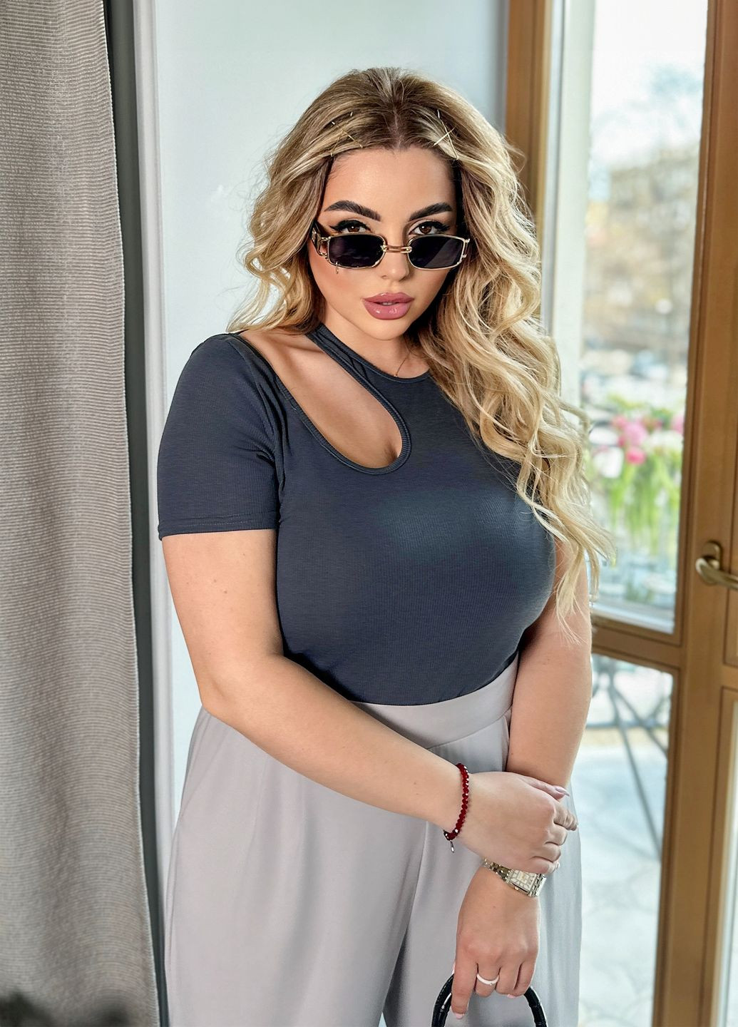 Футболка женская с вырезом облегающая No Brand - (327289937)