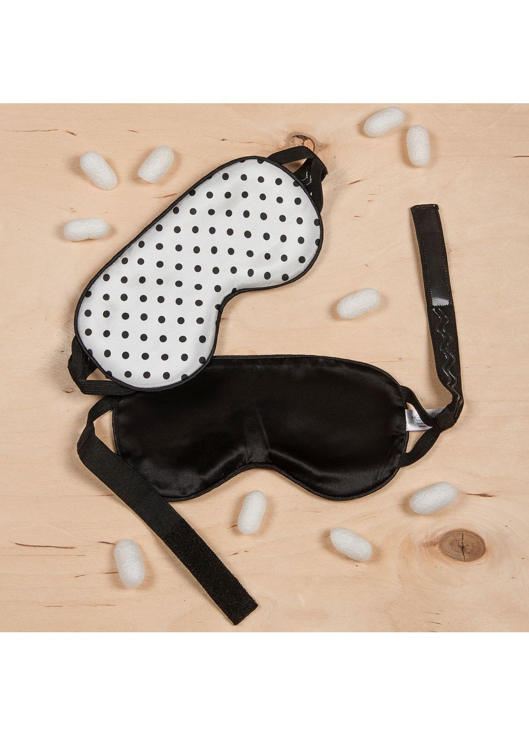 Маска для сну шовкова Чумацький Шлях з нековзкою резинкою в Подарунковій упаковці Білий/Чорний горошок (1138-02) Фабрика Тиші (369550310)