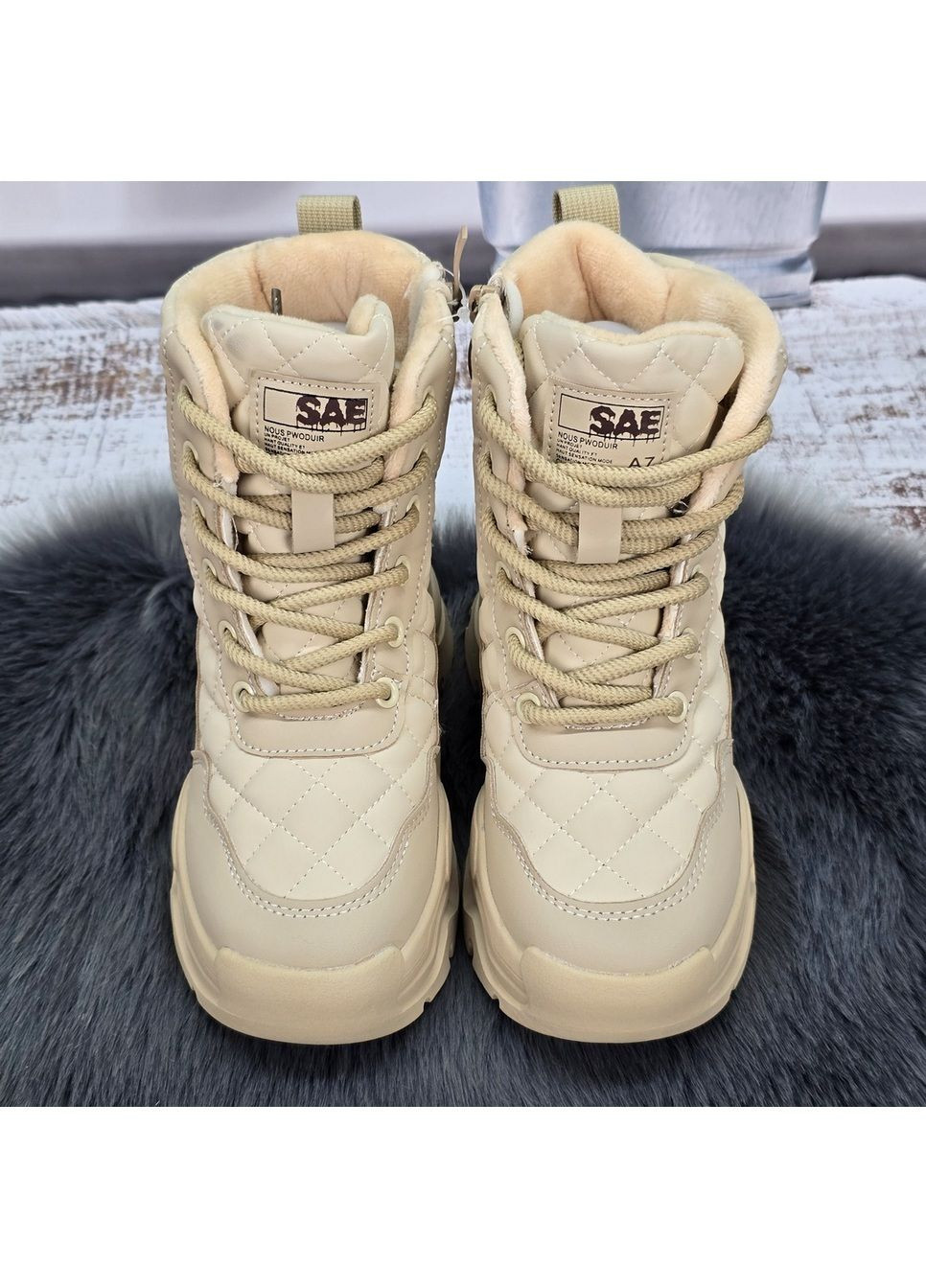 Бежевые повседневные зимние ботинки зимние для девочки на объемной подошве утепленные овчиной Jong Golf