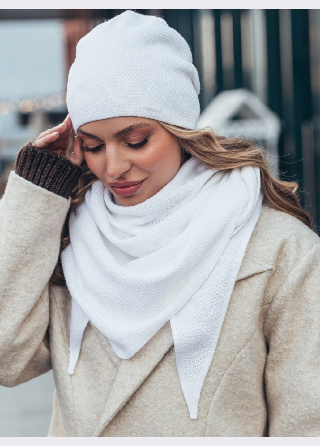 белые шапка и шарф фактурной вязки Dressa (307470964)